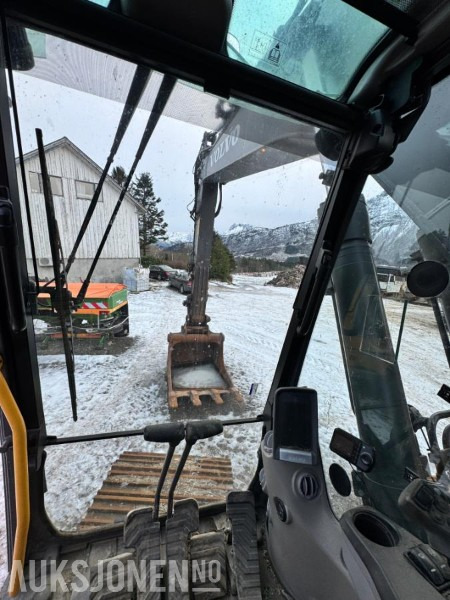Excavator 2013 Volvo EC220DL - Nytt understell - Sentralsmøring - Bunkringspumpe - Tilleggshydraulikk - 2 skuffer - Indexator rototilt: picture 32