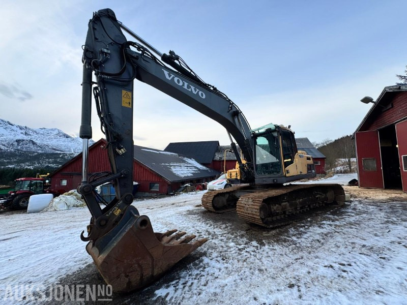2013 Volvo EC220DL - Nytt understell - Sentralsmøring - Bunkringspumpe - Tilleggshydraulikk - 2 skuffer - Indexator rototilt - Excavator: picture 1 2013 Volvo EC220DL - Nytt understell - Sentralsmøring - Bunkringspumpe - Tilleggshydraulikk - 2 skuffer - Indexator rototilt - Excavator: picture 1