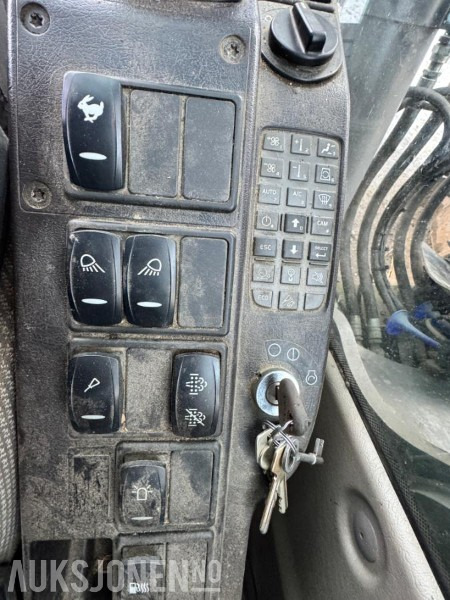 Excavator 2013 Volvo EC220DL - Nytt understell - Sentralsmøring - Bunkringspumpe - Tilleggshydraulikk - 2 skuffer - Indexator rototilt: picture 35