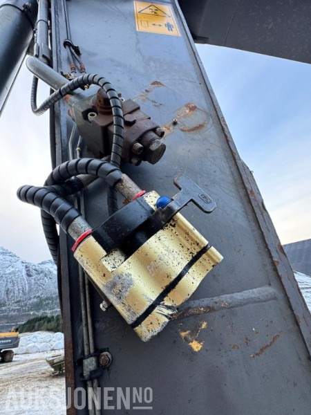 Excavator 2013 Volvo EC220DL - Nytt understell - Sentralsmøring - Bunkringspumpe - Tilleggshydraulikk - 2 skuffer - Indexator rototilt: picture 45