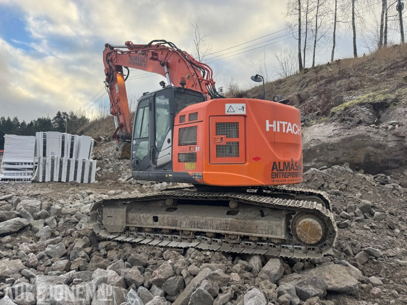 2014 Hitachi ZX225USLC-5B Beltegraver med tiltrotator og pusseskuffe - Excavator: picture 5 2014 Hitachi ZX225USLC-5B Beltegraver med tiltrotator og pusseskuffe - Excavator: picture 5