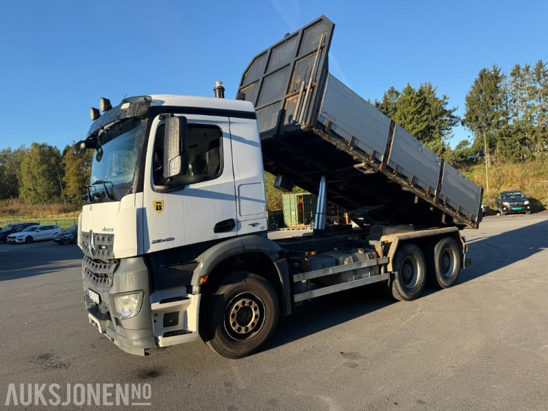 2015 Mercedes-Benz AROCS 6X4 TIPPBIL SERVICEHISTORIKK TANDEM 2 SETT DEKK. - Tipper: picture 3 2015 Mercedes-Benz AROCS 6X4 TIPPBIL SERVICEHISTORIKK TANDEM 2 SETT DEKK. - Tipper: picture 3