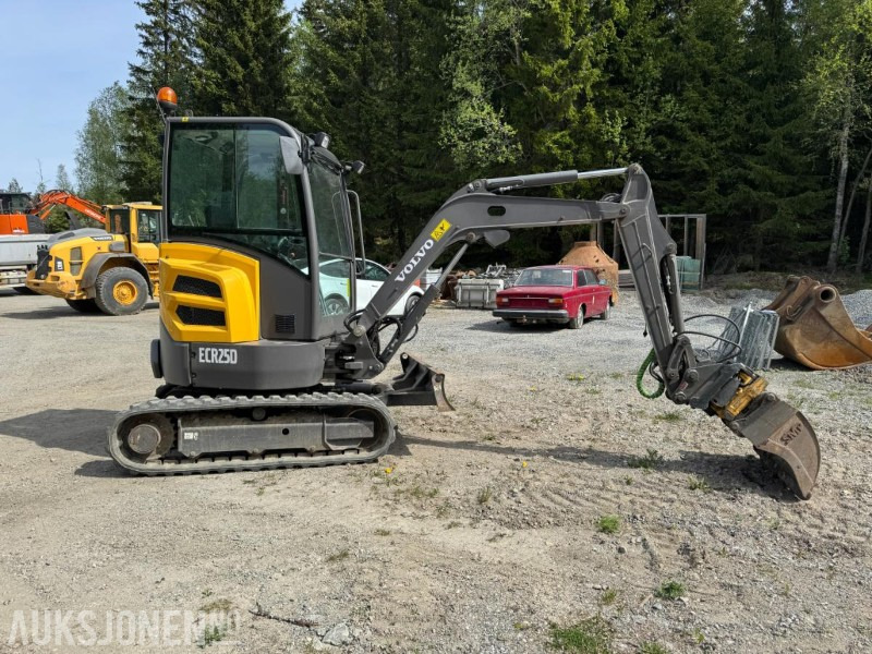 2017 Volvo ECR25D m/Engcon tiltrotator, SE-klype, 3 skuffer, vibroplate, 891 timer, Minigraver - Mini excavator: picture 4 2017 Volvo ECR25D m/Engcon tiltrotator, SE-klype, 3 skuffer, vibroplate, 891 timer, Minigraver - Mini excavator: picture 4