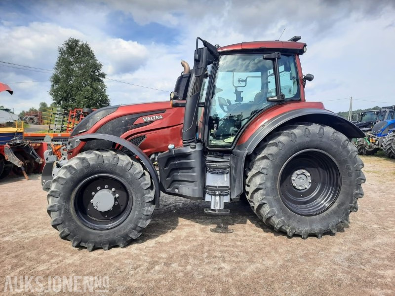 2018 Valtra T234DST traktor - 50 km/t - EU godkjent til 2026 - Elektronisk hydraulikk - Fjærende foraksel - Fronthydraulikk - Klimaanlegg - Farm tractor: picture 3 2018 Valtra T234DST traktor - 50 km/t - EU godkjent til 2026 - Elektronisk hydraulikk - Fjærende foraksel - Fronthydraulikk - Klimaanlegg - Farm tractor: picture 3