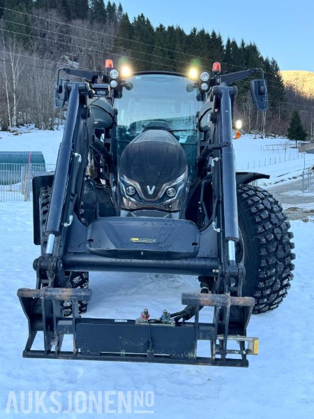 2020 Valtra G135 - 40 km/t - Frontlaster - 2 dekksett - Gått 3281 timer - Farm tractor: picture 2 2020 Valtra G135 - 40 km/t - Frontlaster - 2 dekksett - Gått 3281 timer - Farm tractor: picture 2