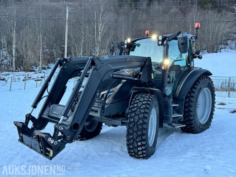 2020 Valtra G135 - 40 km/t - Frontlaster - 2 dekksett - Gått 3281 timer - Farm tractor: picture 1 2020 Valtra G135 - 40 km/t - Frontlaster - 2 dekksett - Gått 3281 timer - Farm tractor: picture 1