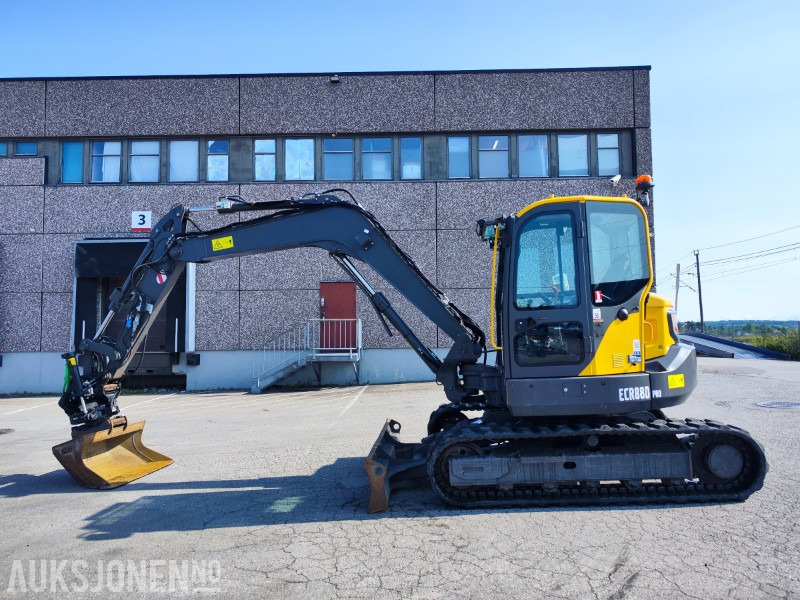 2022 Volvo ECR88D PRO – Kompakt 8-tonns gravemaskin med tiltrotator, klype og 3 skuffer - Excavator: picture 1 2022 Volvo ECR88D PRO – Kompakt 8-tonns gravemaskin med tiltrotator, klype og 3 skuffer - Excavator: picture 1