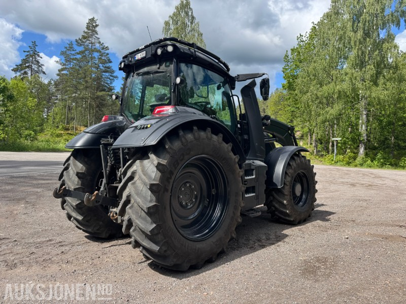 2023 Valtra T235 - Unlimited Black Edition - Traktor - Frontlaster - Farm tractor: picture 5 2023 Valtra T235 - Unlimited Black Edition - Traktor - Frontlaster - Farm tractor: picture 5