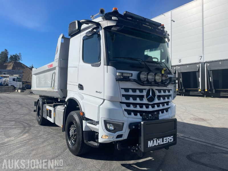 2024 Mercedes-Benz Arocs 1842 4x4 Kombibil m/brøyteopplegg – Kun 13 000 km - Som NY! - Tipper: picture 1 2024 Mercedes-Benz Arocs 1842 4x4 Kombibil m/brøyteopplegg – Kun 13 000 km - Som NY! - Tipper: picture 1