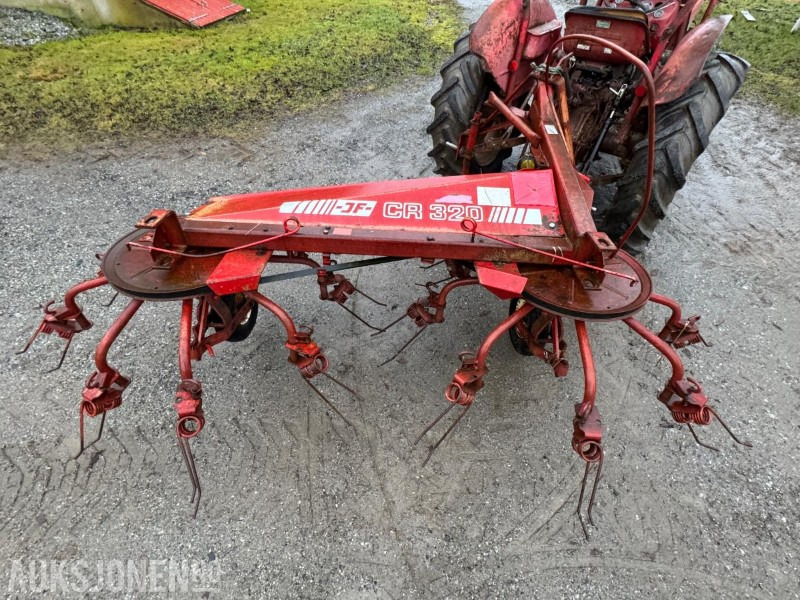 1990 JF CR 320 KOMBI RIVE / SPREDER EKSTRA PIGGER - Agricultural machinery: picture 1 1990 JF CR 320 KOMBI RIVE / SPREDER EKSTRA PIGGER - Agricultural machinery: picture 1