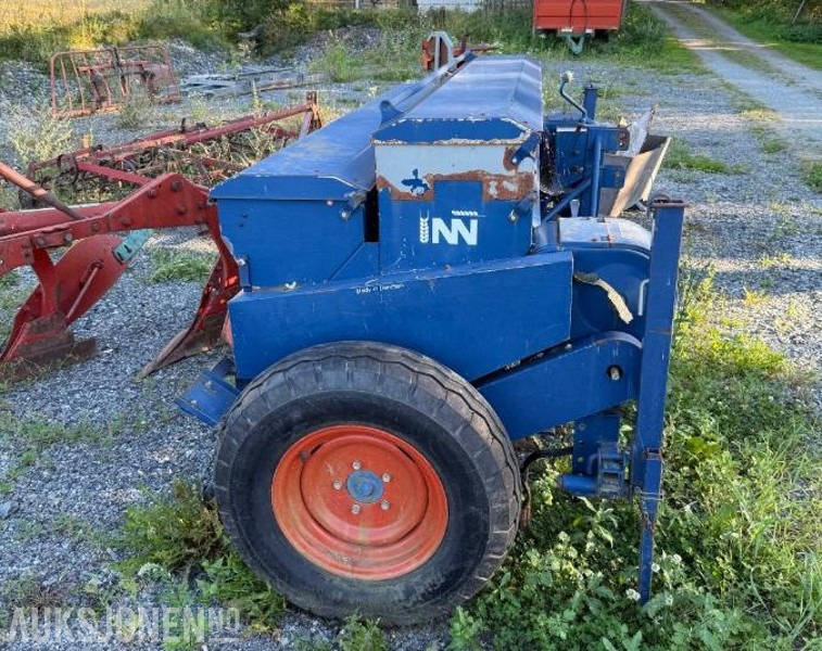 Combi-matic, Så -og gjødselmaskin - Agricultural machinery: picture 1 Combi-matic, Så -og gjødselmaskin - Agricultural machinery: picture 1