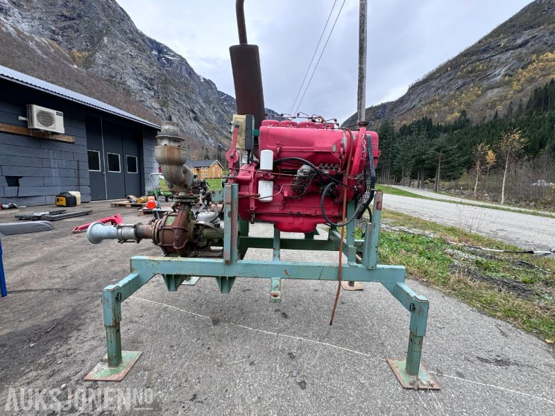 Rovatti S2K80/2E - Vannpumpe med Deutz motor F4L 912 - Agricultural machinery: picture 1 Rovatti S2K80/2E - Vannpumpe med Deutz motor F4L 912 - Agricultural machinery: picture 1