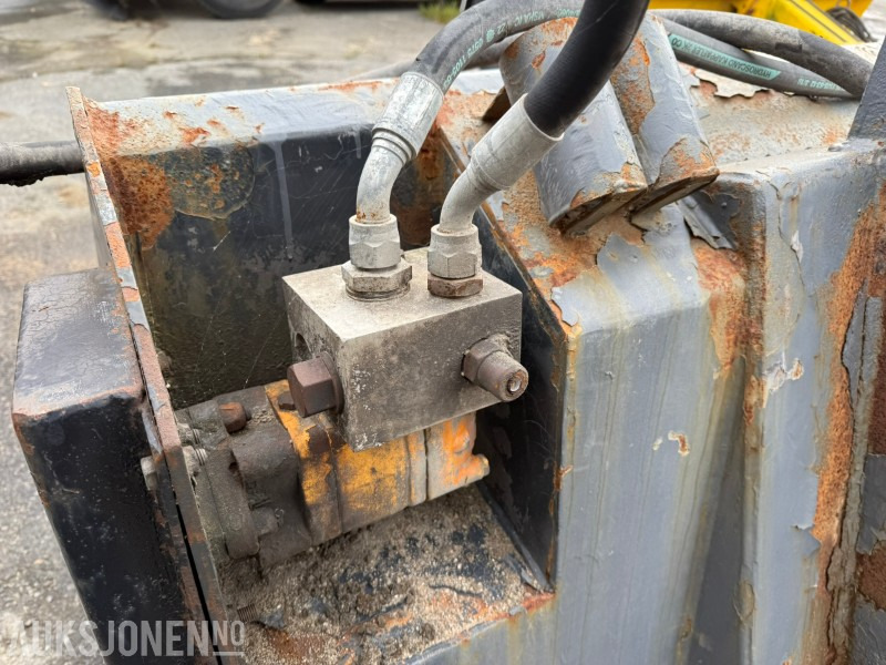 2003 Holms SSH-1600 Strøskuffe m/ BM feste - Attachment for Construction machinery: picture 4 2003 Holms SSH-1600 Strøskuffe m/ BM feste - Attachment for Construction machinery: picture 4