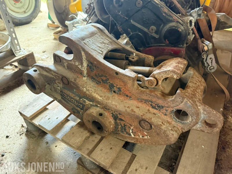 2010 Dromone Hydraulisk Hurtigfeste - Attachment for Construction machinery: picture 1 2010 Dromone Hydraulisk Hurtigfeste - Attachment for Construction machinery: picture 1