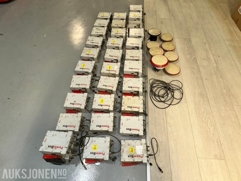 2011 32 stk Leica PowerBox GNSS-mottakere med 8 antenner - Attachment for Construction machinery: picture 3 2011 32 stk Leica PowerBox GNSS-mottakere med 8 antenner - Attachment for Construction machinery: picture 3