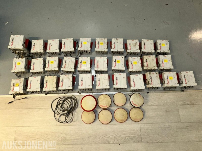 2011 32 stk Leica PowerBox GNSS-mottakere med 8 antenner - Attachment for Construction machinery: picture 2 2011 32 stk Leica PowerBox GNSS-mottakere med 8 antenner - Attachment for Construction machinery: picture 2