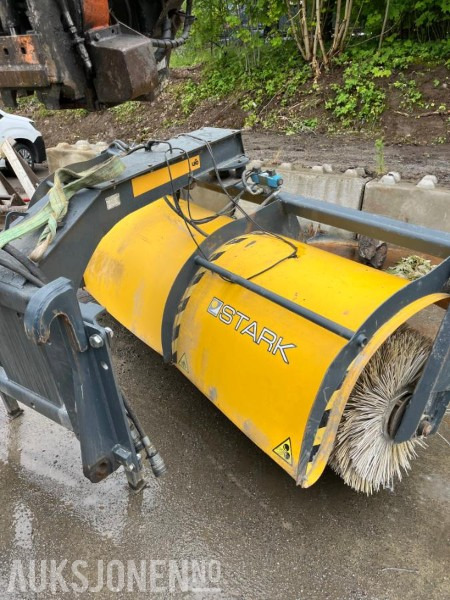 Stark 300 feiekost til hjullaster med stort og lite bm feste - Attachment for Construction machinery: picture 2 Stark 300 feiekost til hjullaster med stort og lite bm feste - Attachment for Construction machinery: picture 2