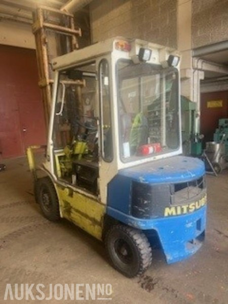 1984 Mitsubishi FD25 2.5 tonns dieseltruck med lukket førerhus - Material handling equipment: picture 4 1984 Mitsubishi FD25 2.5 tonns dieseltruck med lukket førerhus - Material handling equipment: picture 4