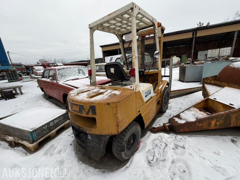 1986 TCM FD30Z/T gaffeltruck – diesel – 2 720 kg - Material handling equipment: picture 2 1986 TCM FD30Z/T gaffeltruck – diesel – 2 720 kg - Material handling equipment: picture 2