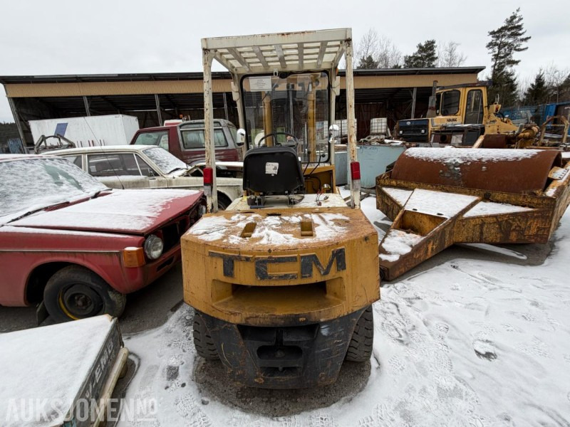 1986 TCM FD30Z/T gaffeltruck – diesel – 2 720 kg - Material handling equipment: picture 3 1986 TCM FD30Z/T gaffeltruck – diesel – 2 720 kg - Material handling equipment: picture 3