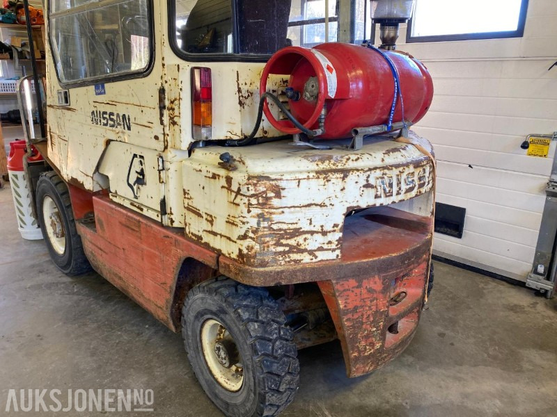 1994 Nissan propan Truck - Material handling equipment: picture 4 1994 Nissan propan Truck - Material handling equipment: picture 4