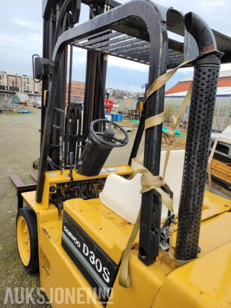 1998 Daewoo D30s truck - mva fri - Material handling equipment: picture 3 1998 Daewoo D30s truck - mva fri - Material handling equipment: picture 3