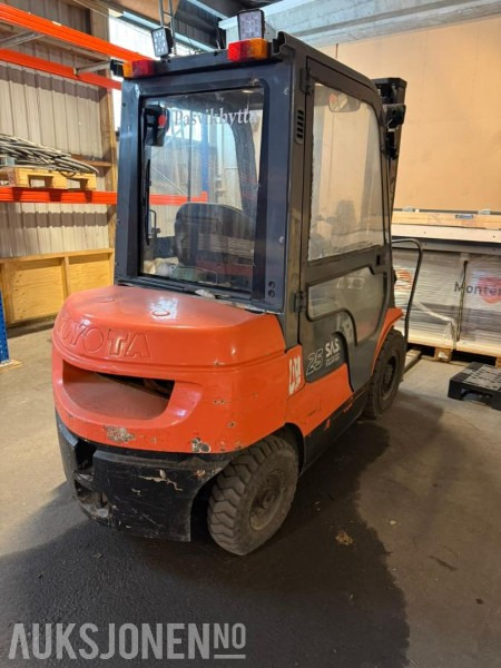 2000 Toyota 62-7FDF25 Gaffeltruck - Material handling equipment: picture 1 2000 Toyota 62-7FDF25 Gaffeltruck - Material handling equipment: picture 1
