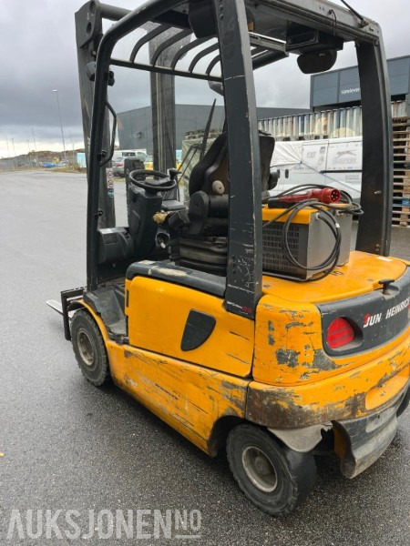 2002 Jungheinrich EFG-VAC 22 - Gaffeltruck - Truck - Material handling equipment: picture 2 2002 Jungheinrich EFG-VAC 22 - Gaffeltruck - Truck - Material handling equipment: picture 2