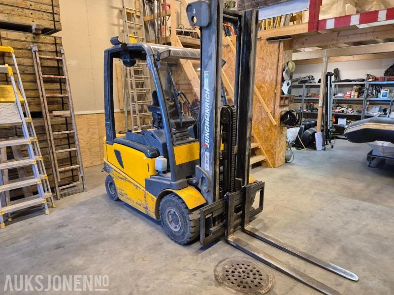 2002 Jungheinrich Gaffeltruck - Material handling equipment: picture 1 2002 Jungheinrich Gaffeltruck - Material handling equipment: picture 1