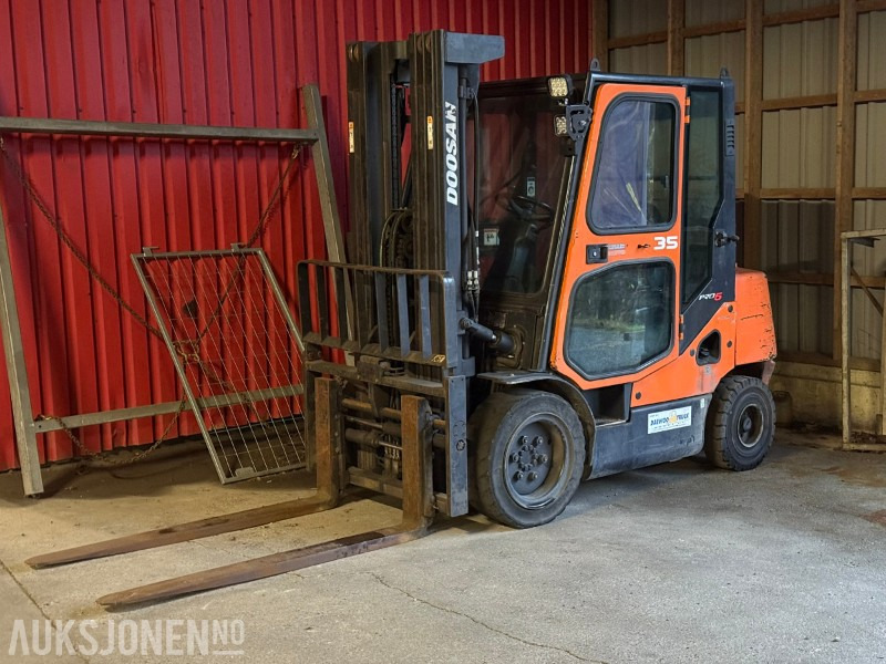 2007 Doosan D35C-5 Dieseltruck – 3,5 tonn -rep.objekt - Material handling equipment: picture 1 2007 Doosan D35C-5 Dieseltruck – 3,5 tonn -rep.objekt - Material handling equipment: picture 1