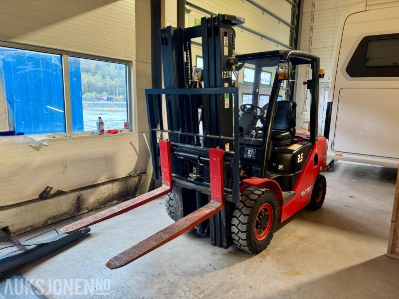 2013 Hangcha CPCD25-XW32F Gaffeltruck - Timer: 174 - Material handling equipment: picture 1 2013 Hangcha CPCD25-XW32F Gaffeltruck - Timer: 174 - Material handling equipment: picture 1