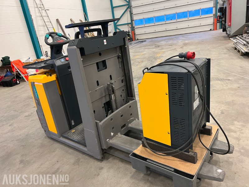 2016 Jungheinrich ECE 310 HP - Material handling equipment: picture 3 2016 Jungheinrich ECE 310 HP - Material handling equipment: picture 3