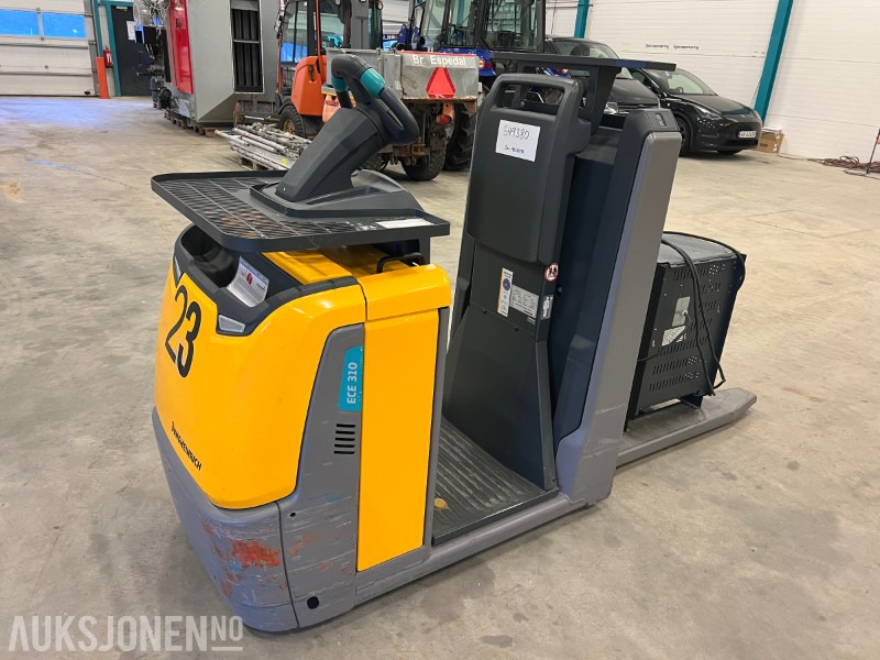 2016 Jungheinrich ECE 310 HP - Material handling equipment: picture 3 2016 Jungheinrich ECE 310 HP - Material handling equipment: picture 3