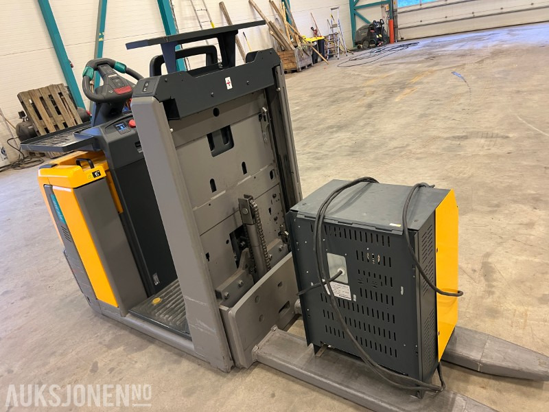2016 Jungheinrich ECE 310 HP - Material handling equipment: picture 5 2016 Jungheinrich ECE 310 HP - Material handling equipment: picture 5