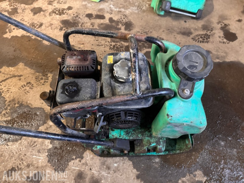 Mikasa Vibroplate 94kg MVC-T90HVAS - Roller: picture 4 Mikasa Vibroplate 94kg MVC-T90HVAS - Roller: picture 4