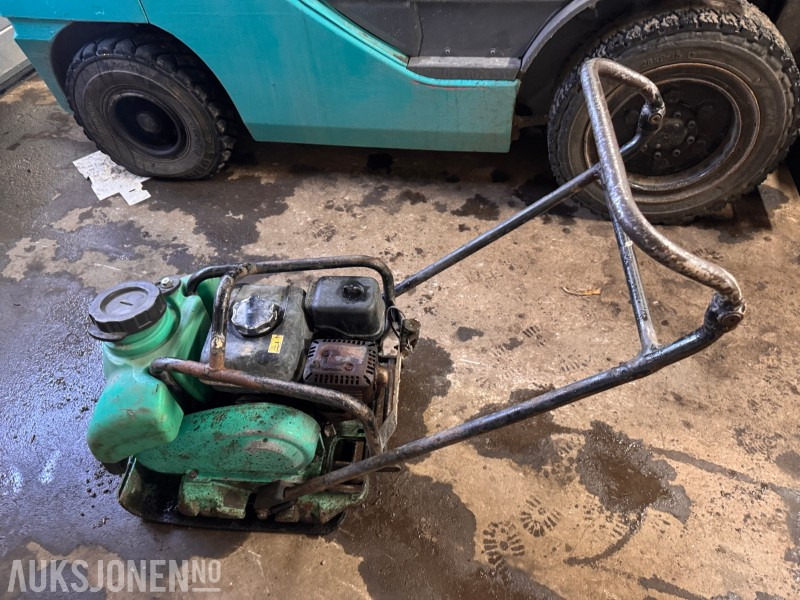 Mikasa Vibroplate 94kg MVC-T90HVAS - Roller: picture 1 Mikasa Vibroplate 94kg MVC-T90HVAS - Roller: picture 1