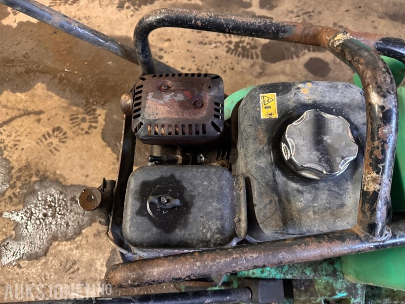 Mikasa Vibroplate 94kg MVC-T90HVAS - Roller: picture 5 Mikasa Vibroplate 94kg MVC-T90HVAS - Roller: picture 5