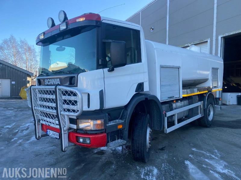 2000 Scania P-serie - Spylebil - Nyrestaurert - 4x4 - Municipal/ Special vehicle: picture 1 2000 Scania P-serie - Spylebil - Nyrestaurert - 4x4 - Municipal/ Special vehicle: picture 1