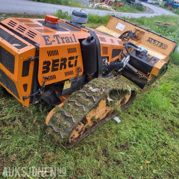 Berti E-trail - Fjernstyrt beltedrevet beitepusser/slagklipper - Klippebredde 130 cm - Municipal/ Special vehicle: picture 2 Berti E-trail - Fjernstyrt beltedrevet beitepusser/slagklipper - Klippebredde 130 cm - Municipal/ Special vehicle: picture 2
