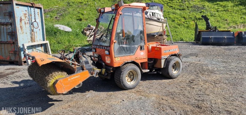 Holder C2.42 Minitraktor med feiemaskin - mva fri - Municipal/ Special vehicle: picture 1 Holder C2.42 Minitraktor med feiemaskin - mva fri - Municipal/ Special vehicle: picture 1