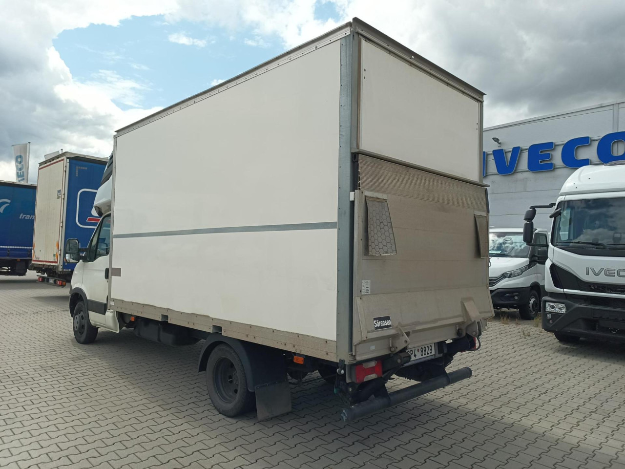 Closed box van IVECO Daily 35C15 3,0l: picture 12