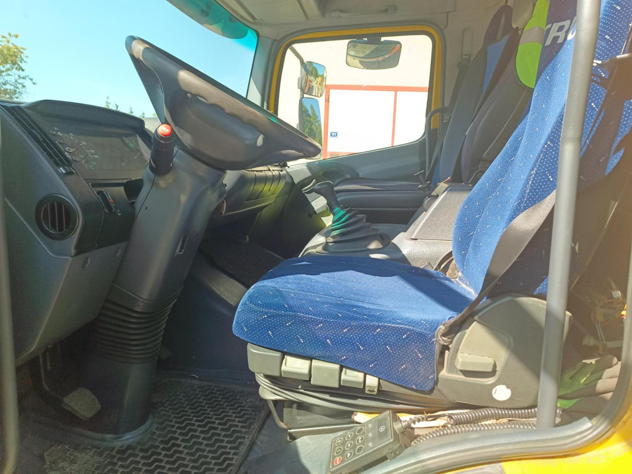 Box truck MERCEDES-BENZ Atego 1323 L: picture 9