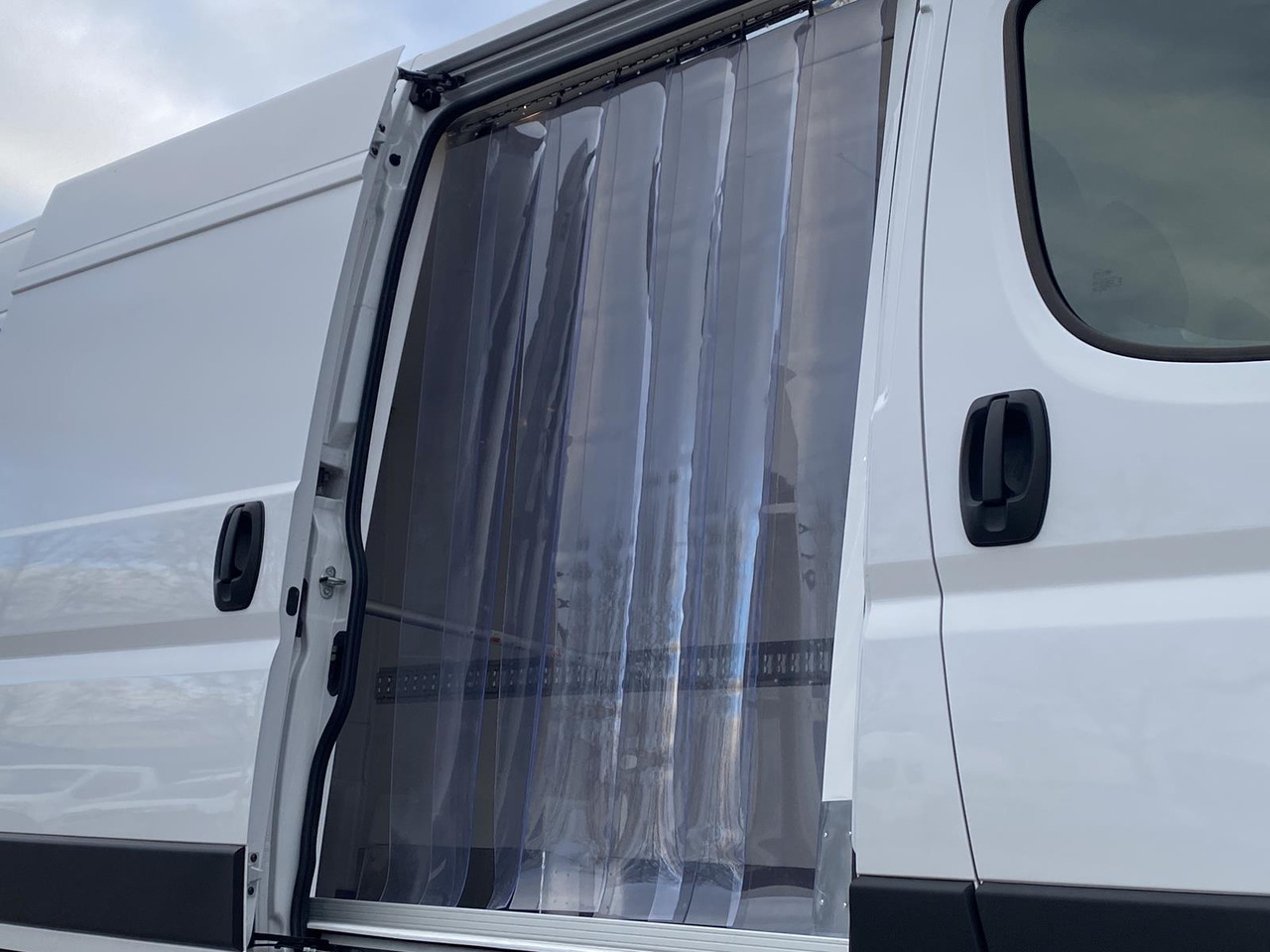 FIAT DUCATO L3H2 180PS BASE HEAVY / FRISCHDIENST + XARIOS 300 12-380V + Heizung - Refrigerated delivery van: picture 5 FIAT DUCATO L3H2 180PS BASE HEAVY / FRISCHDIENST + XARIOS 300 12-380V + Heizung - Refrigerated delivery van: picture 5