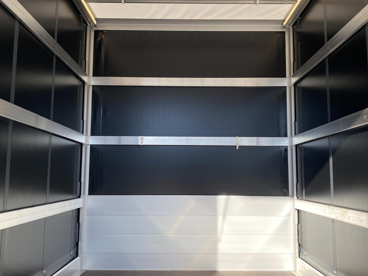 New Curtain side van IVECO DAILY 35S18HP  D30C | PRITSCHE PLANE + SCHLAFKABINE + LADERAMPE: picture 10