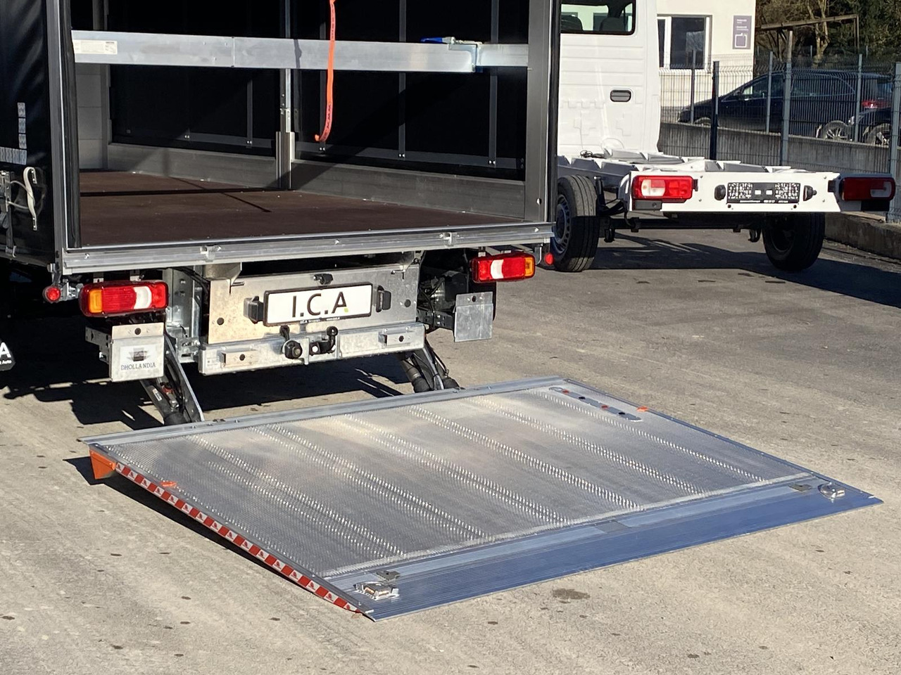 New Curtain side van IVECO DAILY 35S18HP  D30C | PRITSCHE PLANE + SCHLAFKABINE + LADERAMPE: picture 17