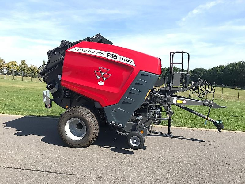 Massey Ferguson MF 4160 V Xtra / Lely - Round baler: picture 1 Massey Ferguson MF 4160 V Xtra / Lely - Round baler: picture 1