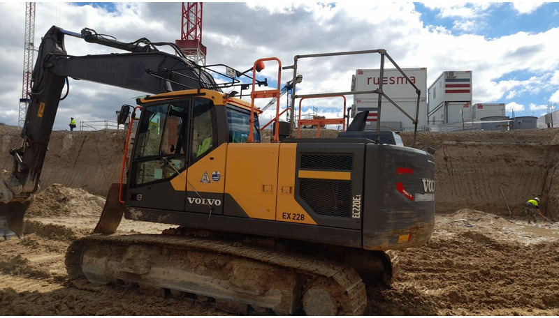 Crawler excavator Volvo EC220EL: picture 1