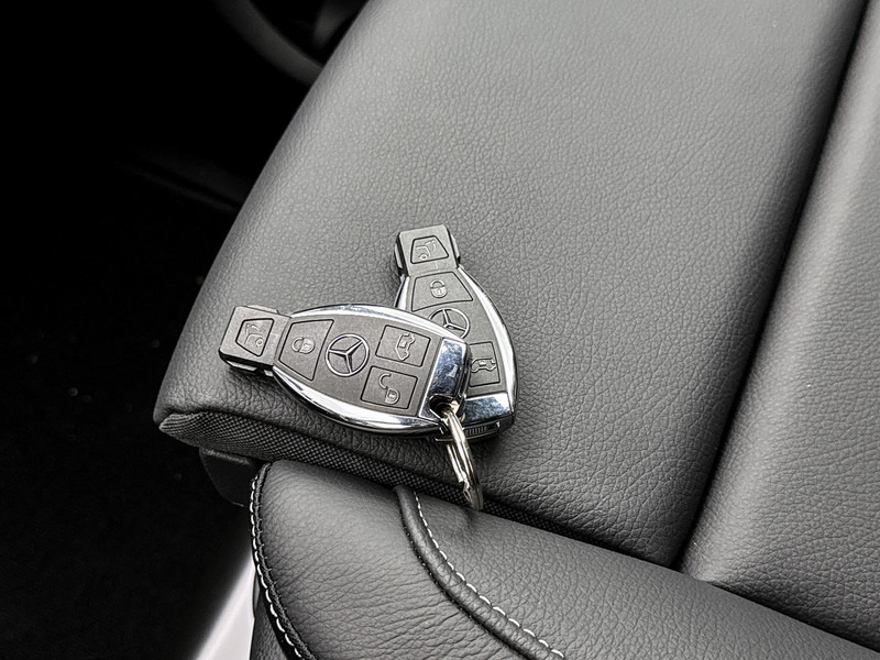 Small van, Combi van Mercedes-Benz V-Klasse 250d L2 Avantgarde AMG DC Elektrische schuifdeuren Dubbele Cabine Night pakket Leder: picture 11