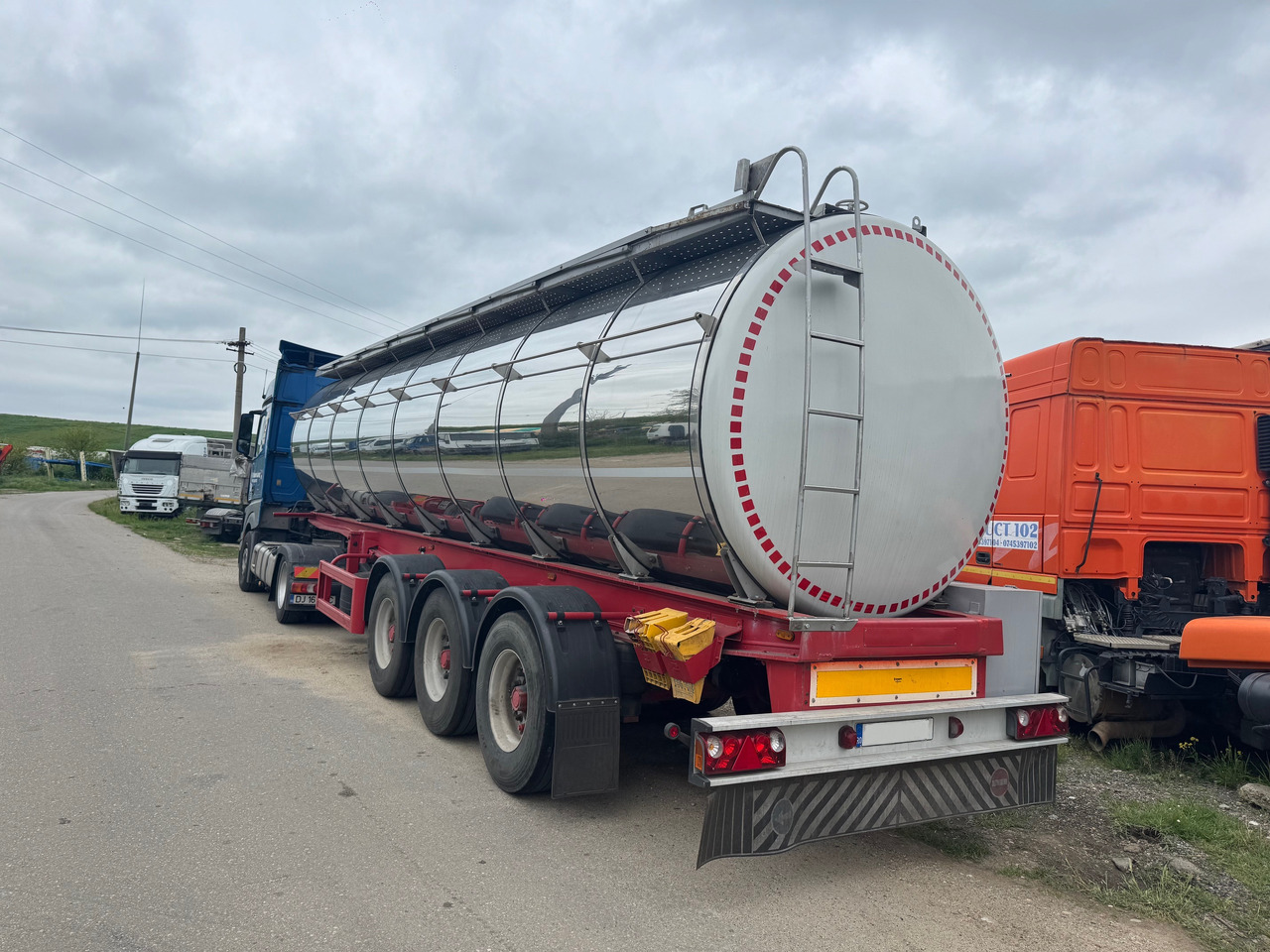 Menci Transport lichide ALIMENTARE - Tanker semi-trailer: picture 3 Menci Transport lichide ALIMENTARE - Tanker semi-trailer: picture 3