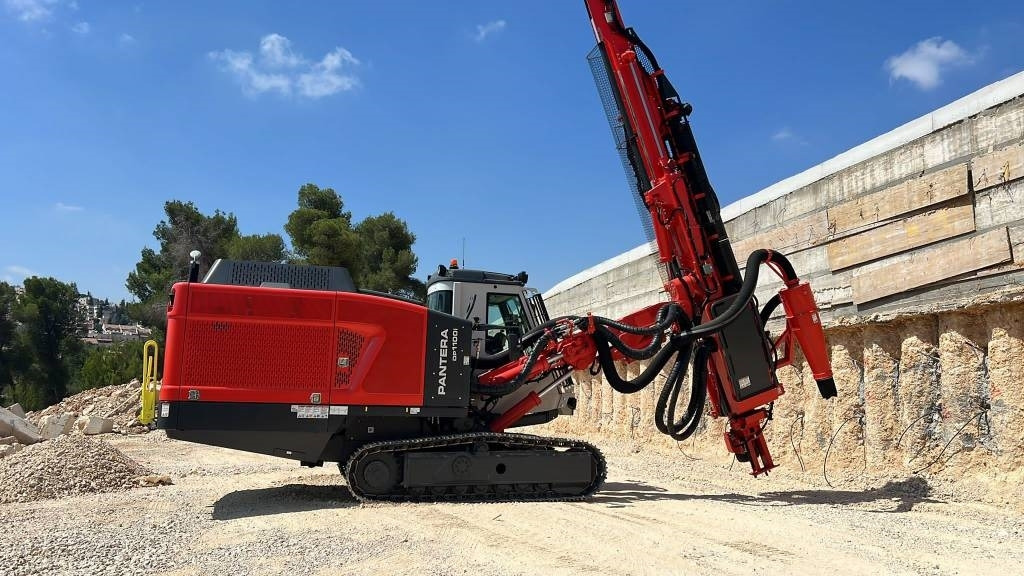 Sandvik DP 1100 i - Drilling rig: picture 1 Sandvik DP 1100 i - Drilling rig: picture 1